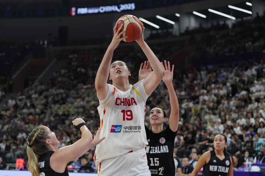 [图]张子宇12分 中国女篮大捷新西兰纵贯亚洲杯半决赛
